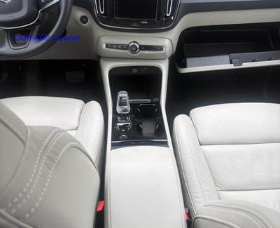 2023 Volvo XC40 B5 AWD Plus Bright Theme