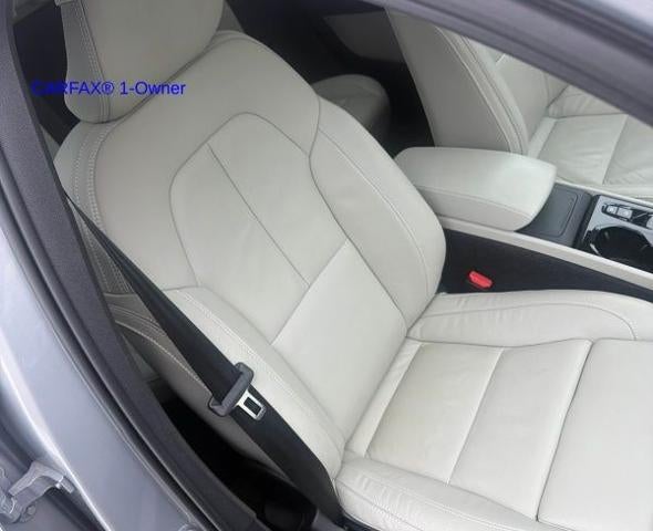 2023 Volvo XC40 B5 AWD Plus Bright Theme