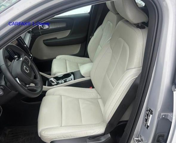 2023 Volvo XC40 B5 AWD Plus Bright Theme