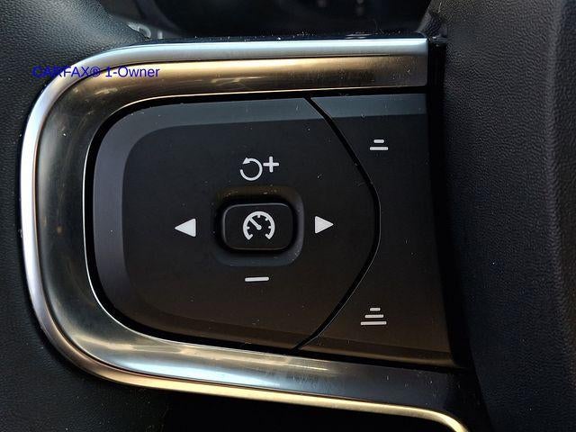 2023 Volvo XC40 B5 AWD Plus Dark Theme