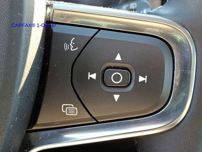 2023 Volvo XC40 B5 AWD Plus Dark Theme