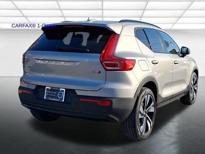 2023 Volvo XC40 B5 AWD Plus Dark Theme