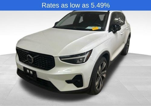 2023 Volvo XC40 B5 AWD Plus Dark Theme