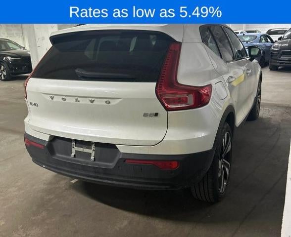 2023 Volvo XC40 B5 AWD Plus Dark Theme