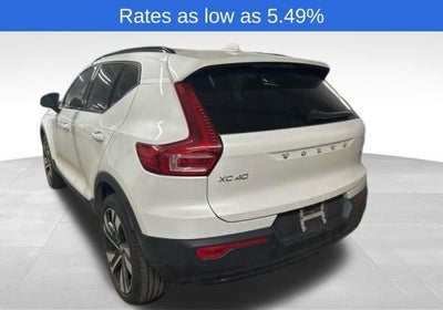 2023 Volvo XC40 B5 AWD Plus Dark Theme