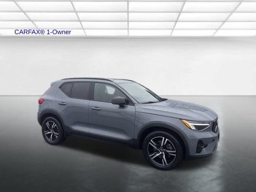 2023 Volvo XC40 B5 AWD Plus Dark Theme