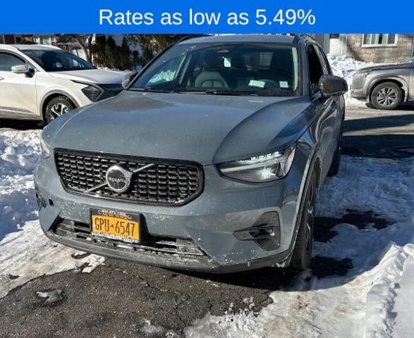 2023 Volvo XC40 B5 AWD Plus Dark Theme