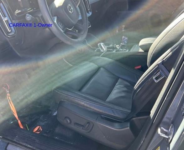 2023 Volvo XC40 B5 AWD Plus Dark Theme