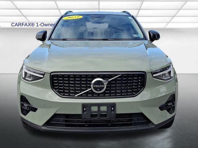 2023 Volvo XC40 B5 AWD Plus Dark Theme