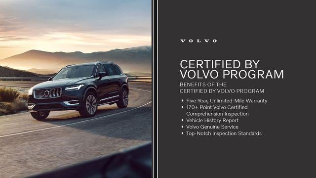 2023 Volvo XC40 B5 AWD Plus Dark Theme