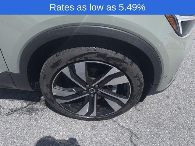 2023 Volvo XC40 B5 AWD Plus Dark Theme