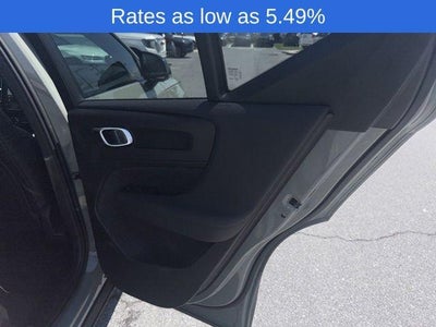 2023 Volvo XC40 B5 AWD Plus Dark Theme