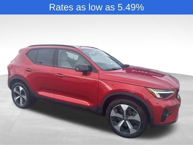 2023 Volvo XC40 B5 AWD Plus Dark Theme