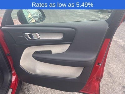 2023 Volvo XC40 B5 AWD Plus Dark Theme