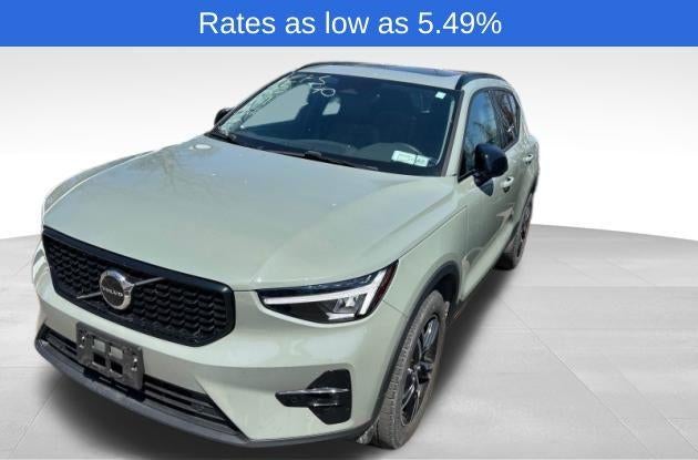 2023 Volvo XC40 B5 AWD Plus Dark Theme