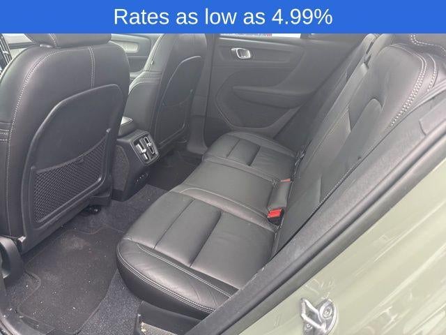 2023 Volvo XC40 B5 AWD Plus Dark Theme