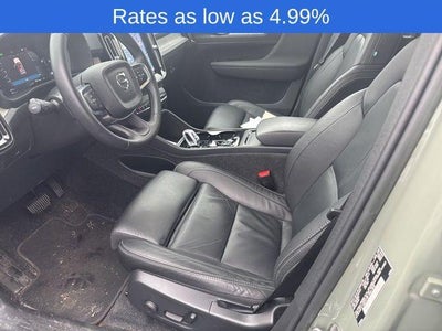 2023 Volvo XC40 B5 AWD Plus Dark Theme