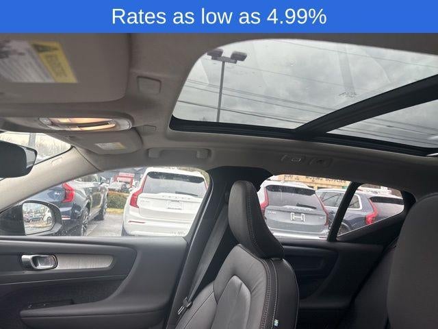 2023 Volvo XC40 B5 AWD Plus Dark Theme