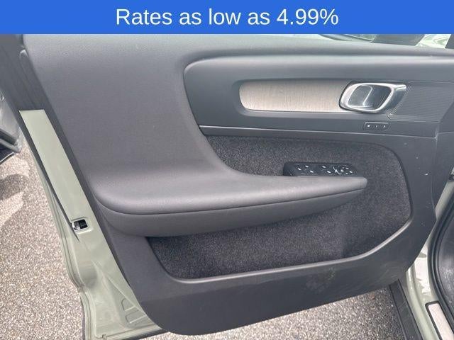 2023 Volvo XC40 B5 AWD Plus Dark Theme