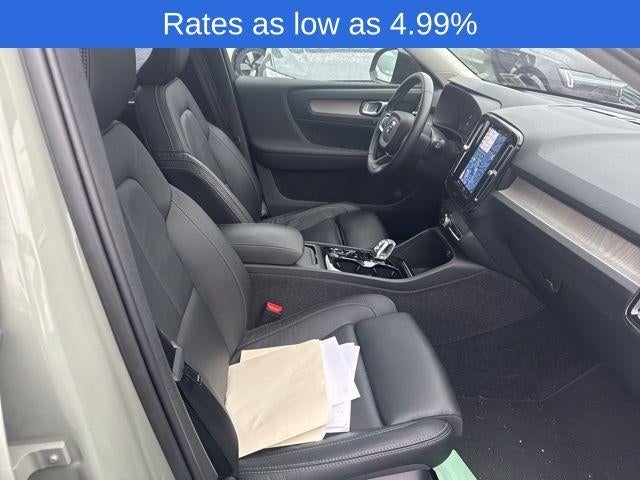 2023 Volvo XC40 B5 AWD Plus Dark Theme