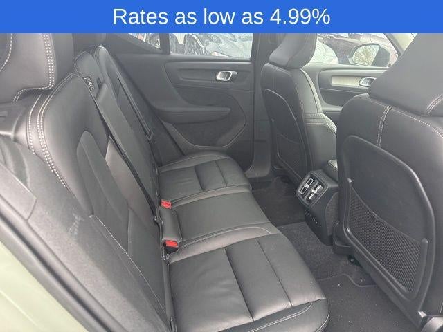 2023 Volvo XC40 B5 AWD Plus Dark Theme