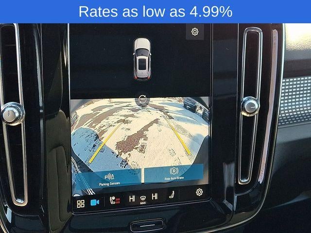 2023 Volvo XC40 B5 AWD Plus Dark Theme