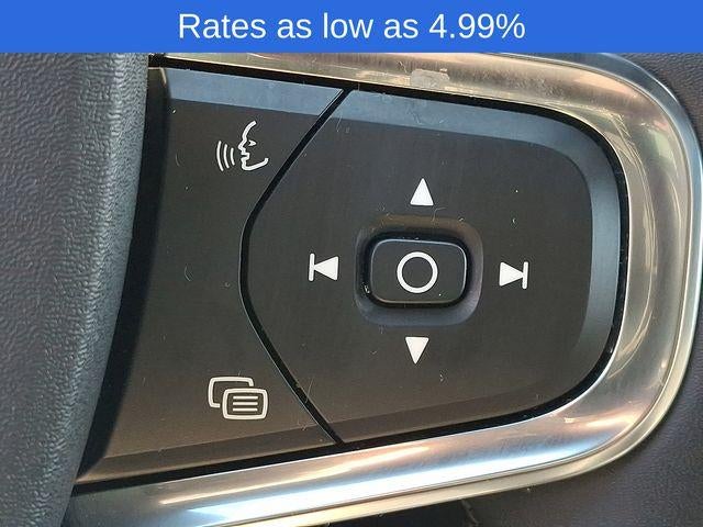 2023 Volvo XC40 B5 AWD Plus Dark Theme