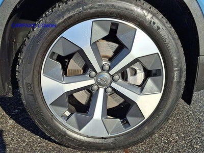 2023 Volvo XC40 B5 AWD Plus Dark Theme