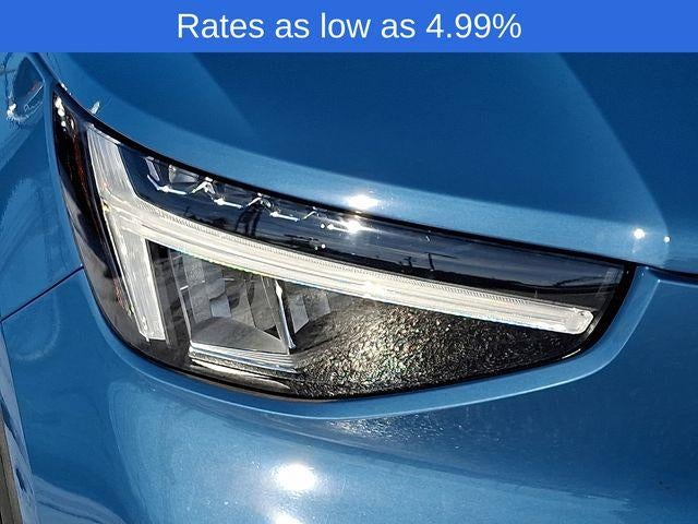 2023 Volvo XC40 B5 AWD Plus Dark Theme