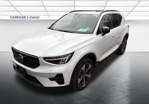 2023 Volvo XC40 B5 AWD Plus Dark Theme