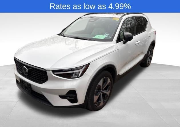 2023 Volvo XC40 B5 AWD Plus Dark Theme