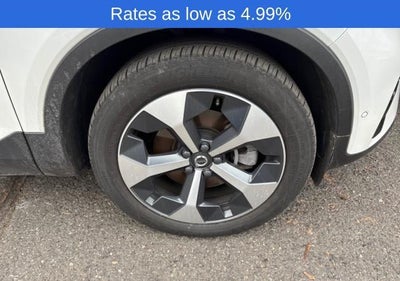 2023 Volvo XC40 B5 AWD Plus Dark Theme