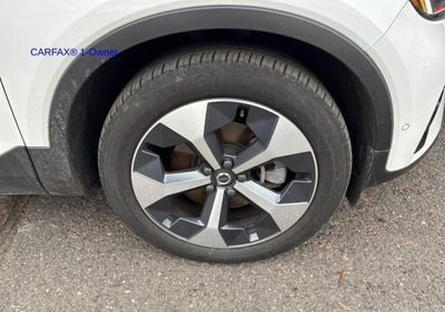 2023 Volvo XC40 B5 AWD Plus Dark Theme