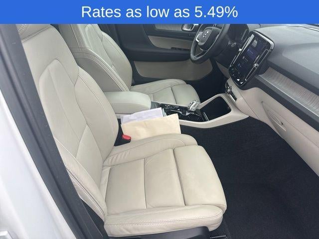 2023 Volvo XC40 B5 AWD Plus Dark Theme