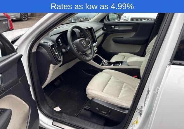 2023 Volvo XC40 B5 AWD Plus Dark Theme