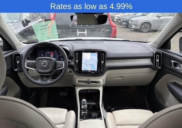 2023 Volvo XC40 B5 AWD Plus Dark Theme