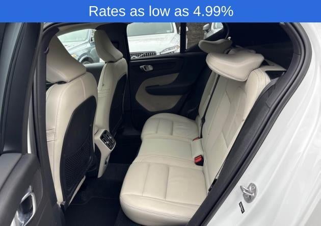 2023 Volvo XC40 B5 AWD Plus Dark Theme