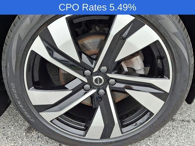 2023 Volvo XC40 B5 AWD Plus Dark Theme