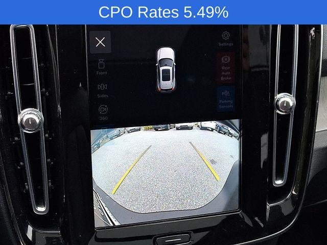2023 Volvo XC40 B5 AWD Plus Dark Theme