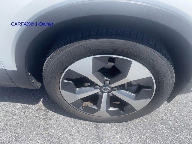 2023 Volvo XC40 B5 AWD Plus Dark Theme