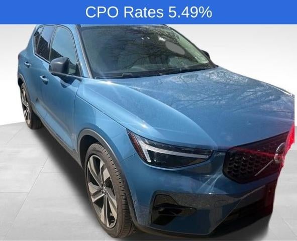 2023 Volvo XC40 B5 AWD Ultimate Dark Theme