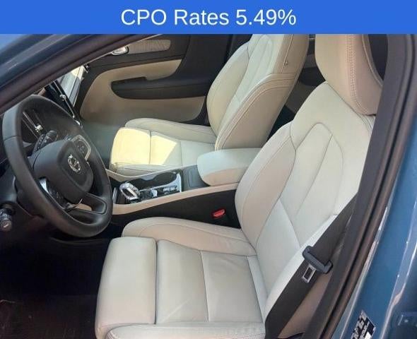 2023 Volvo XC40 B5 AWD Ultimate Dark Theme