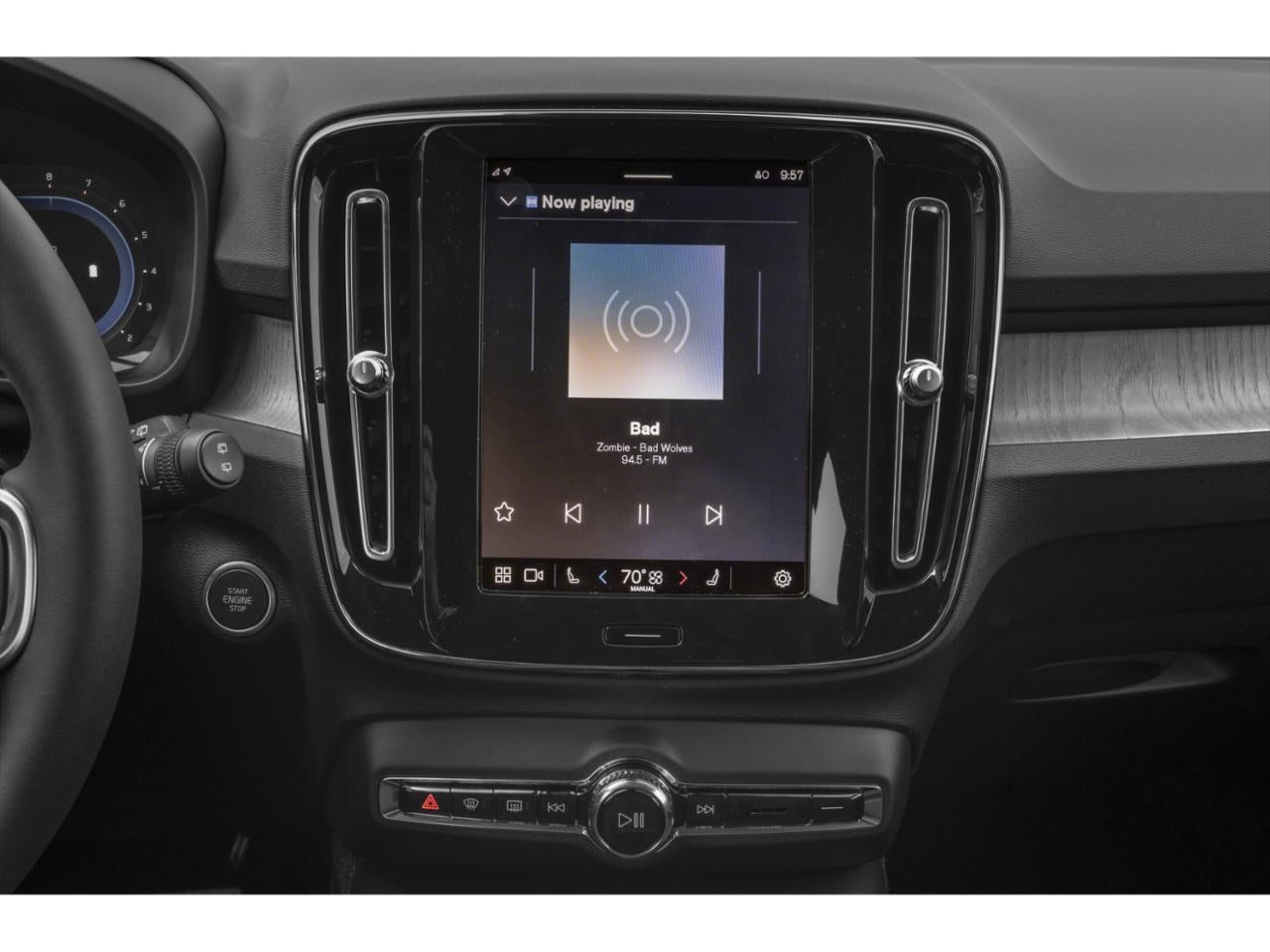 2023 Volvo XC40 B5 AWD Ultimate Dark Theme