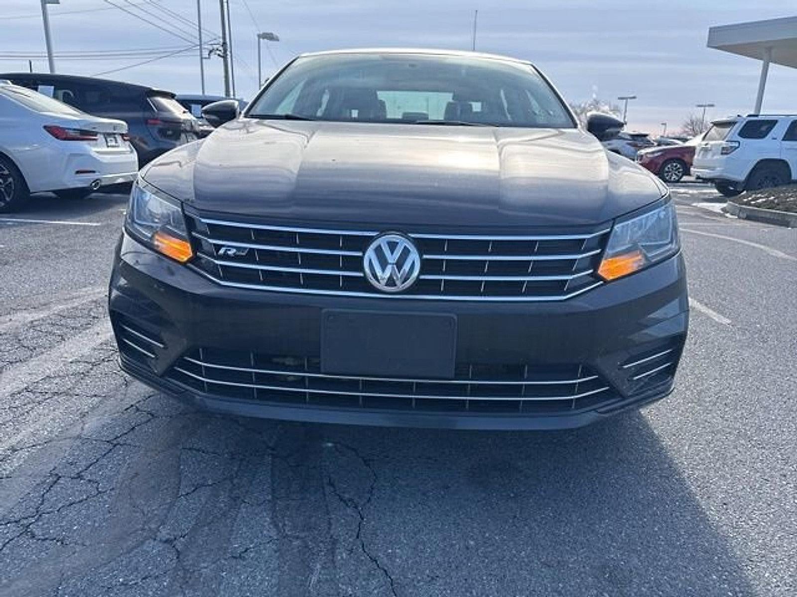 2017 Volkswagen Passat R-Line w/Comfort Pkg Auto
