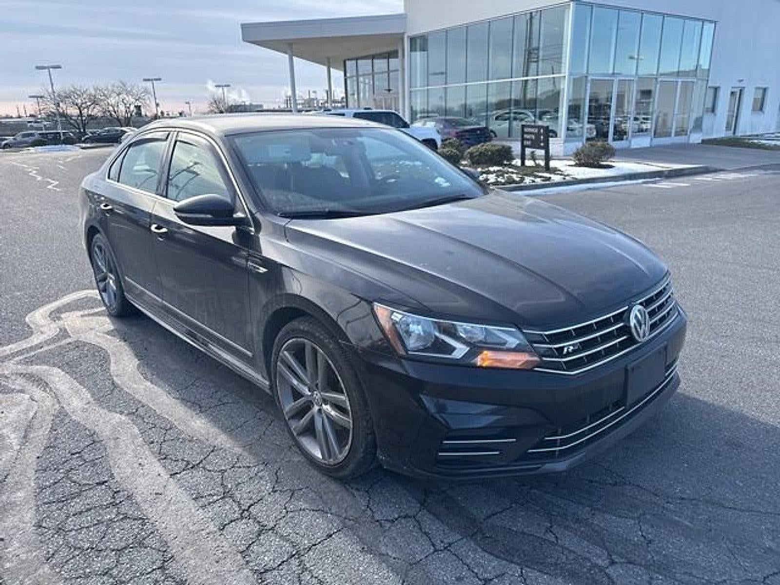 2017 Volkswagen Passat R-Line w/Comfort Pkg Auto