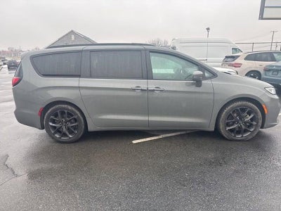 2022 Chrysler Pacifica Touring L FWD