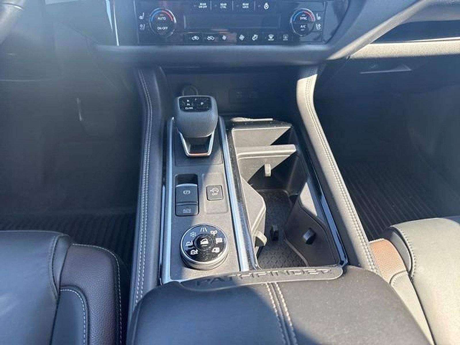 2025 Nissan Pathfinder Platinum 4WD