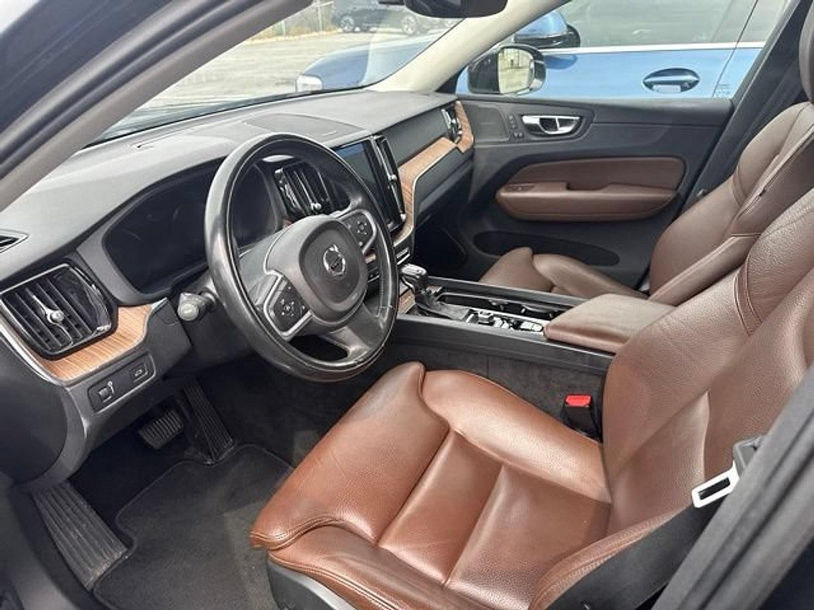 2019 Volvo XC60 T6 AWD Momentum