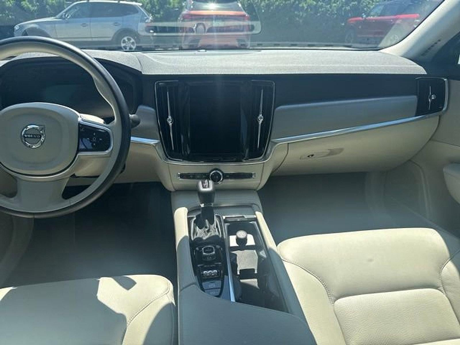2017 Volvo S90 T6 AWD Momentum