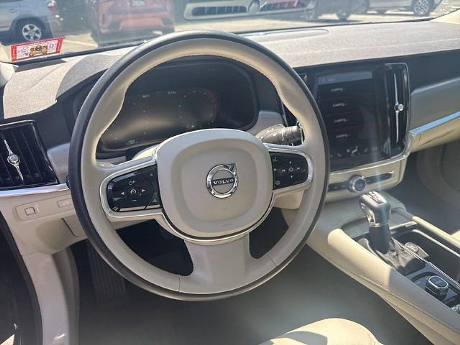 2017 Volvo S90 T6 AWD Momentum